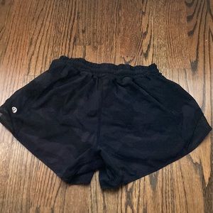 Black camo Lululemon hotty hot shorts
